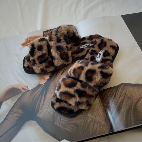 SLIPPERS — In Leopard - Picture 3 of 4